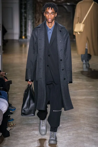 Look 18